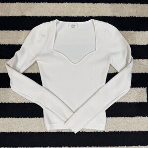 Aritzia Wilfred sweetheart neck sweater